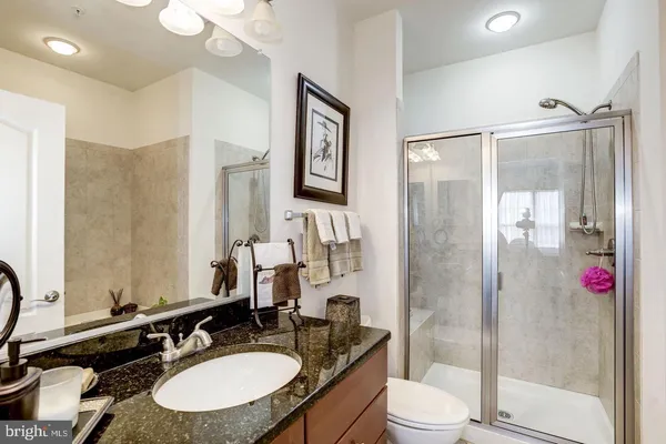 $4,800 | 412 North Thomas Street, Arlington, VA 22203