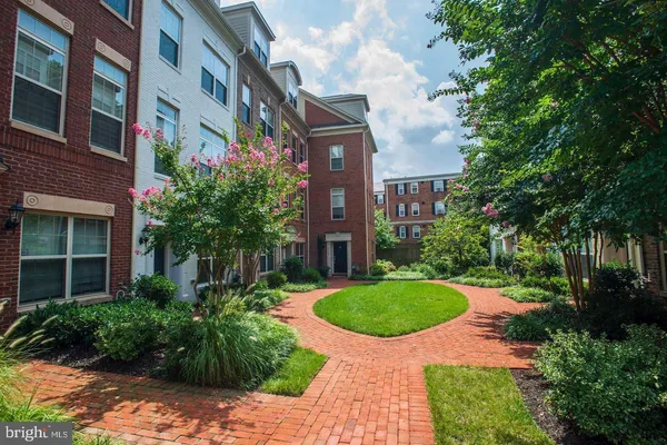 $4,800 | 412 North Thomas Street, Arlington, VA 22203