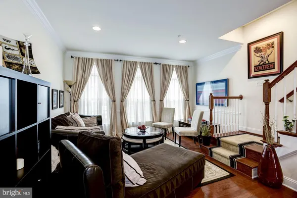 $4,800 | 412 North Thomas Street, Arlington, VA 22203