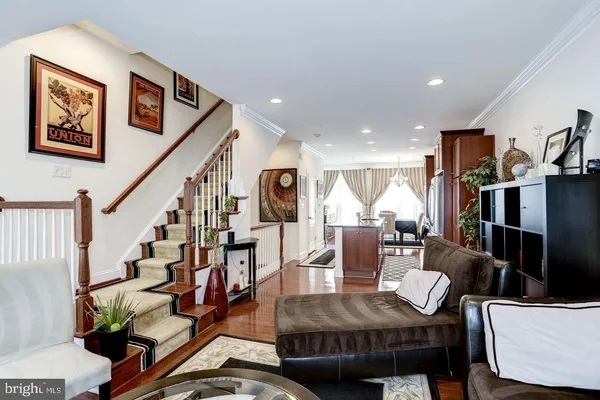 $4,800 | 412 North Thomas Street, Arlington, VA 22203