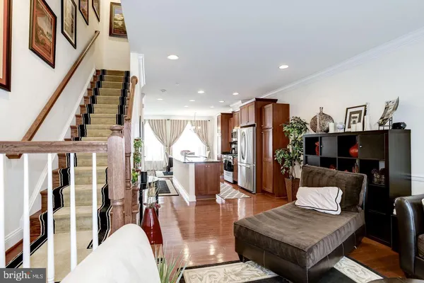 $4,800 | 412 North Thomas Street, Arlington, VA 22203