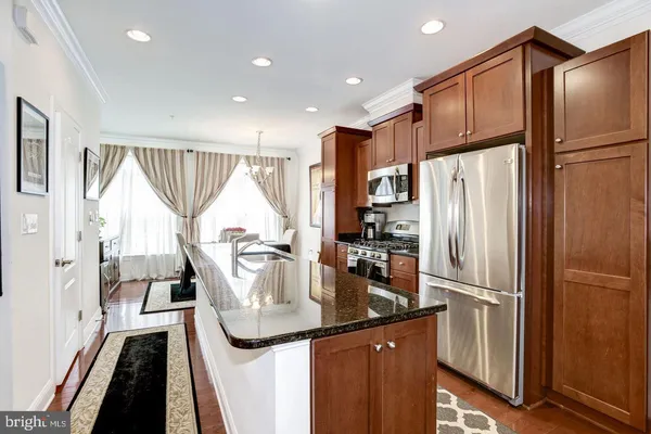 $4,800 | 412 North Thomas Street, Arlington, VA 22203