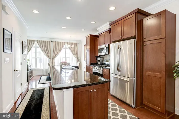 $4,800 | 412 North Thomas Street, Arlington, VA 22203