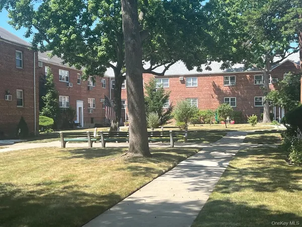 $289,000 | 155-24 84th Street, Unit 1L | Lindenwood