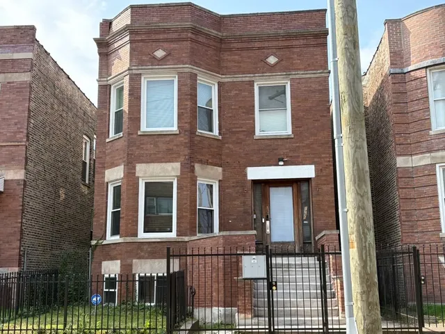 $2,950 | 1755 East 72nd Street, Unit 1, Chicago, IL 60649