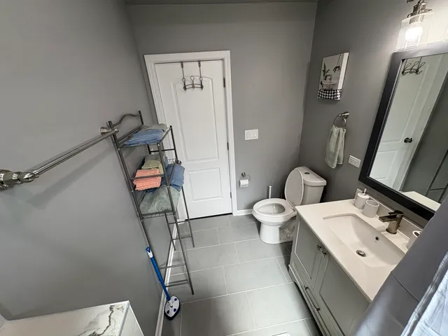 $2,950 | 1755 East 72nd Street, Unit 1, Chicago, IL 60649