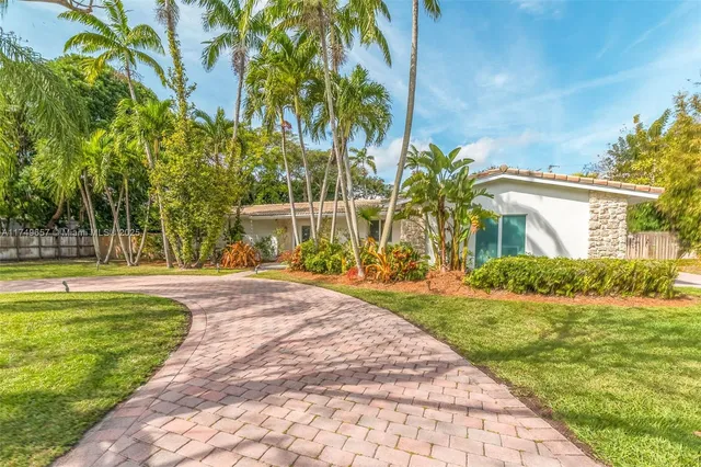$1,785,000 | 7405 Southwest 132nd Street, Pinecrest, FL 33156