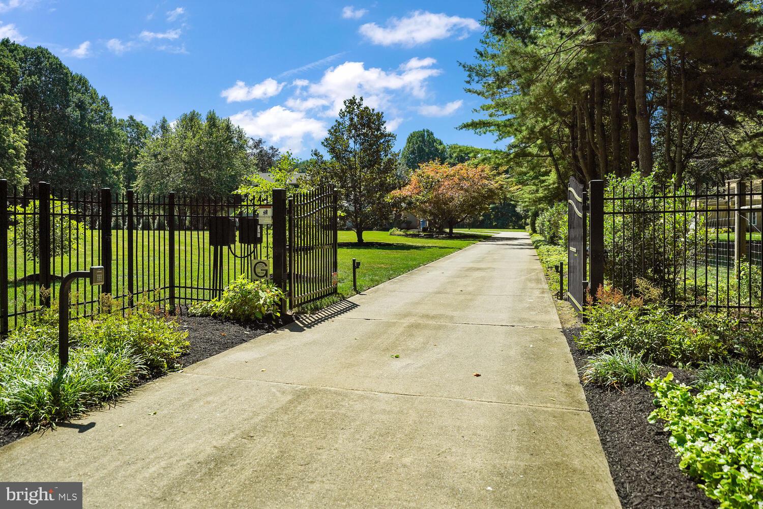 610 East Hillendale Road Chadds Ford, PA 19317 - Photo 2 of 69 Front Entry Gate