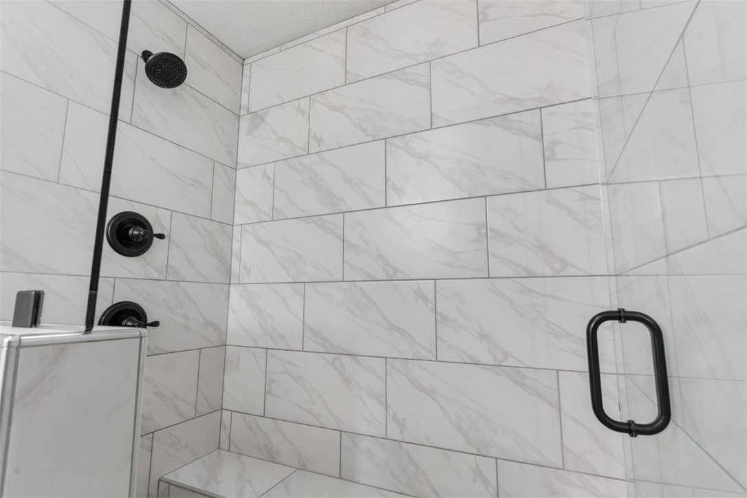 9294 Sugar Road North Harrison, AR 72601 - Photo 20 of 39 primary bath - oversize shower