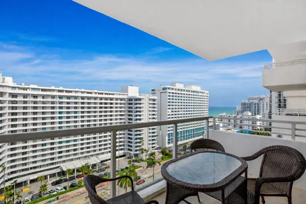 $3,400 | 5600 Collins Avenue, Unit 16B, Miami Beach, FL 33140