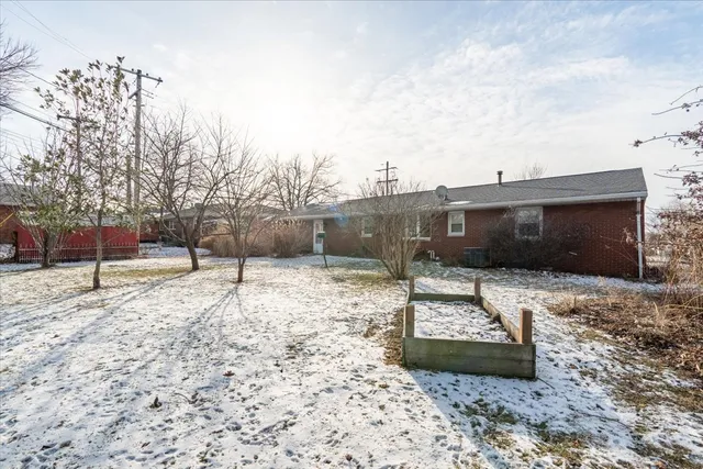 $215,000 | 226 Fairway Drive, Bloomington, IL 61701