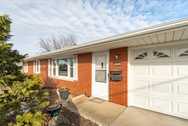 $215,000 | 226 Fairway Drive, Bloomington, IL 61701