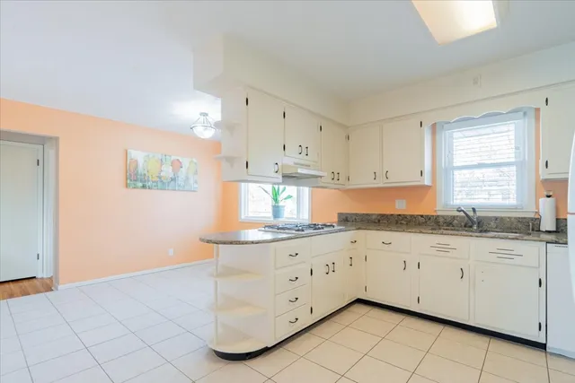 $215,000 | 226 Fairway Drive, Bloomington, IL 61701