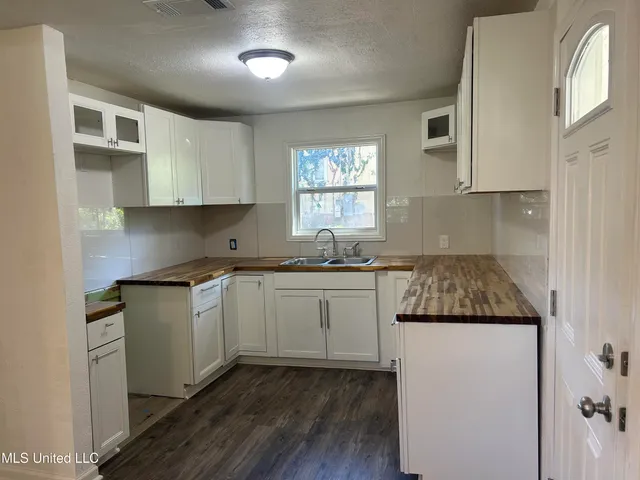 $129,000 | 220 North James Avenue, McComb, MS 39648