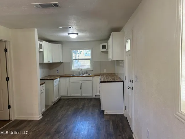 $129,000 | 220 North James Avenue, McComb, MS 39648