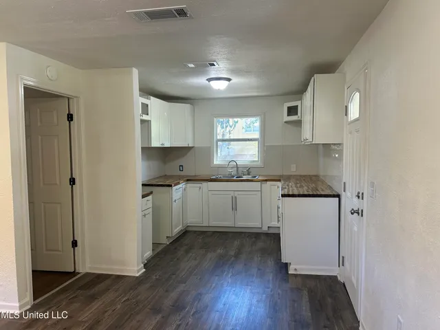 $129,000 | 220 North James Avenue, McComb, MS 39648