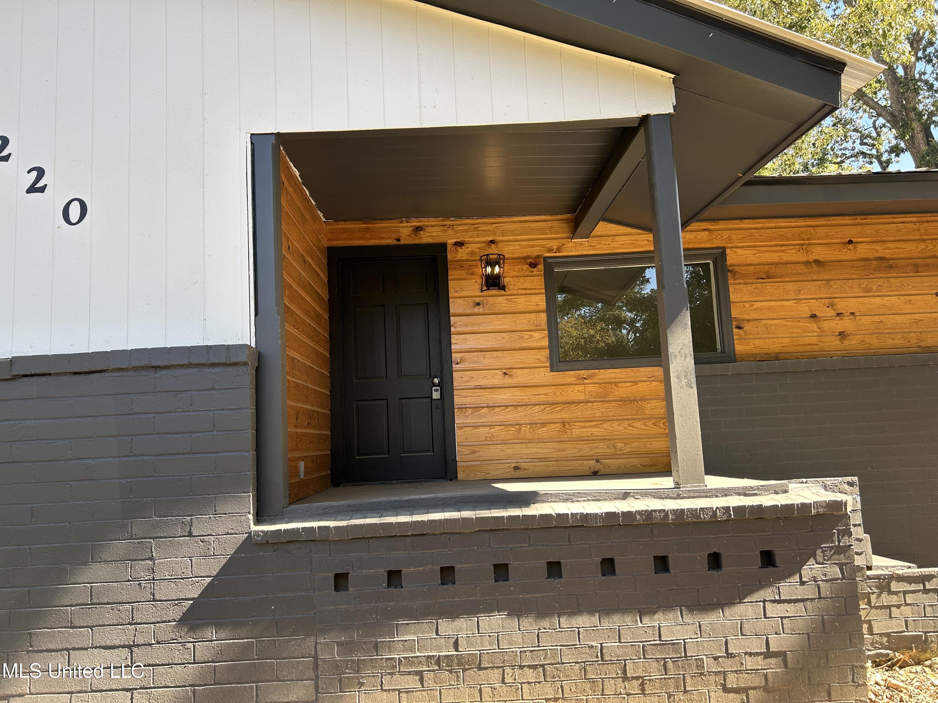 220 North James Avenue McComb, MS 39648 - Photo 2 of 40 IMG_6979