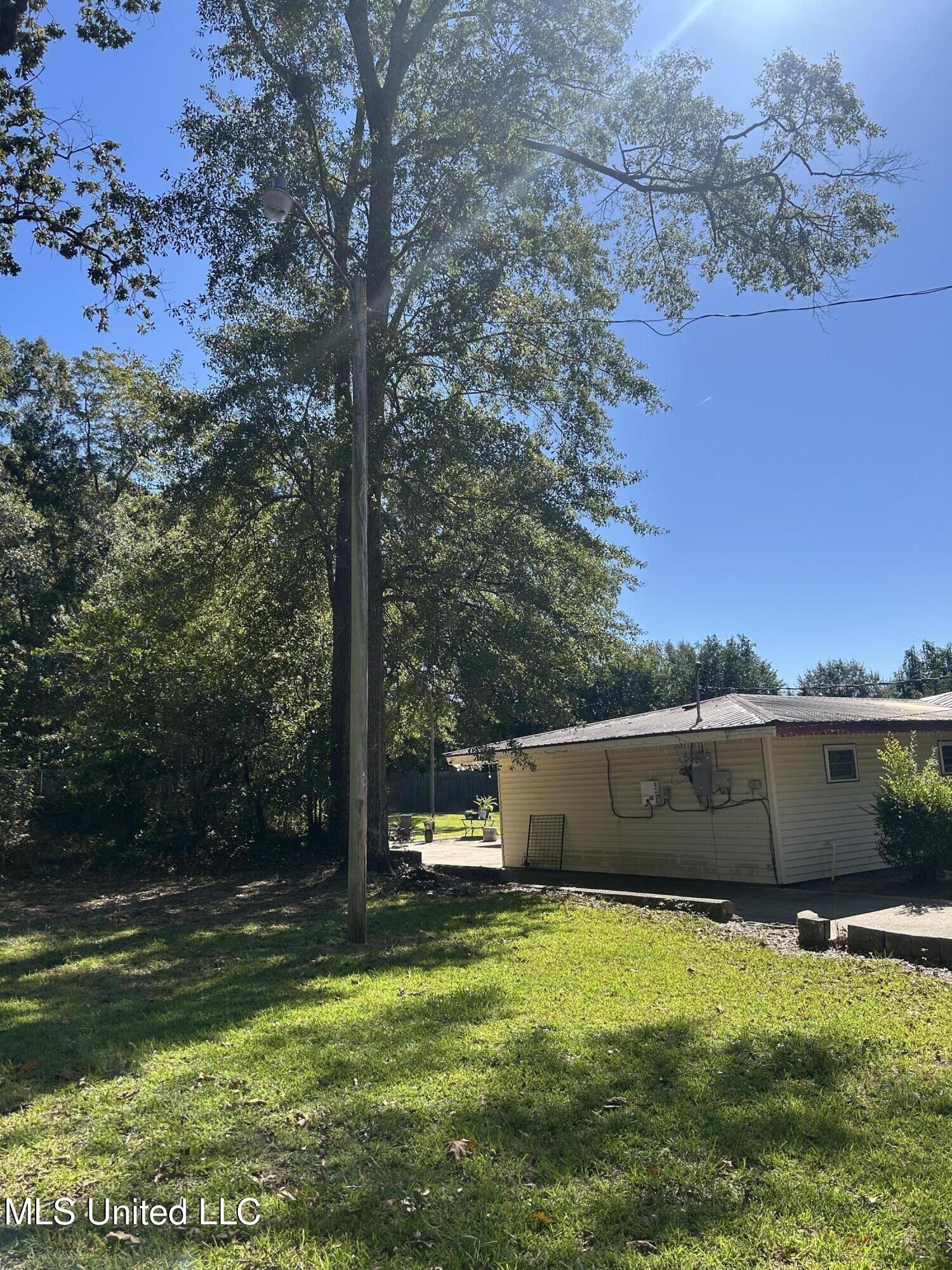 220 North James Avenue McComb, MS 39648 - Photo 3 of 40 IMG_6973