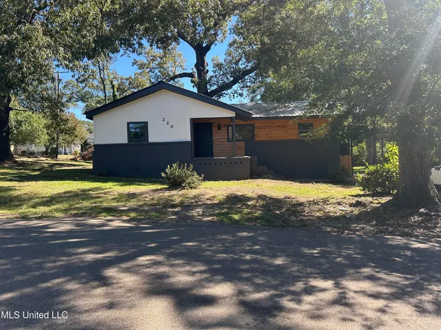 $129,000 | 220 North James Avenue, McComb, MS 39648