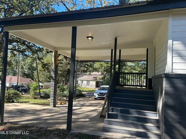 $129,000 | 220 North James Avenue, McComb, MS 39648