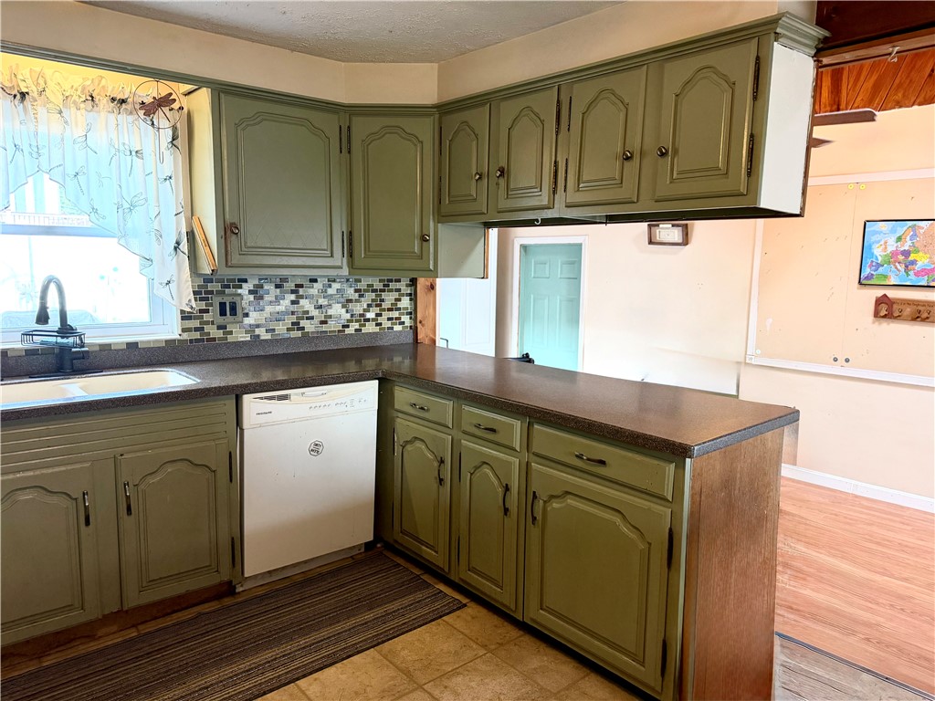 52 Duchess Road Cumberland, RI 02864 - Photo 7 of 24