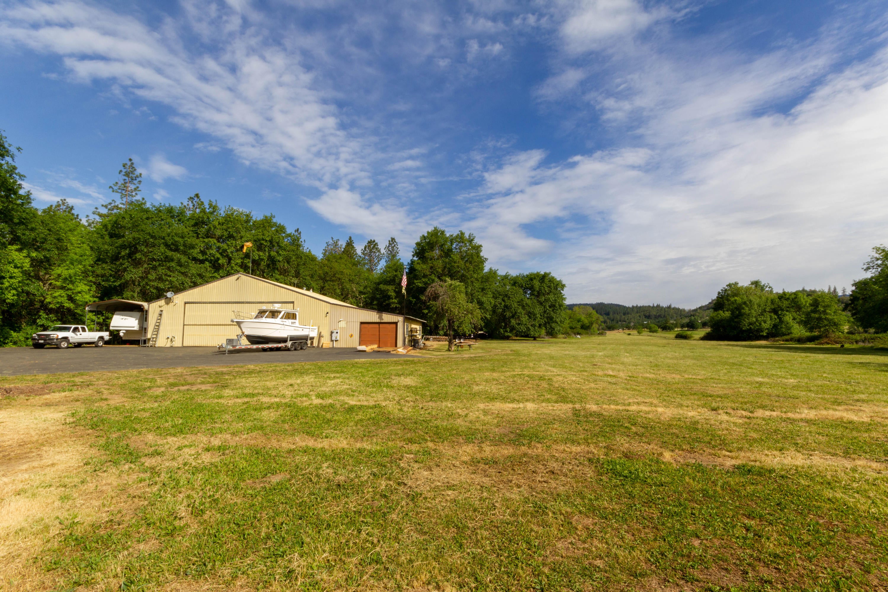 6166 Beagle Road White City, OR 97503 - Photo 37 of 47 South side of Hangar