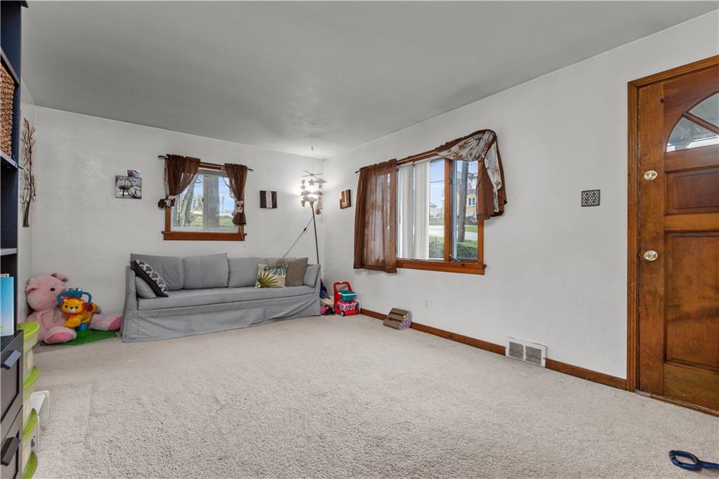 49 Herbst Road Coraopolis, PA 15108 - Photo 6 of 29 Gallery Image 6