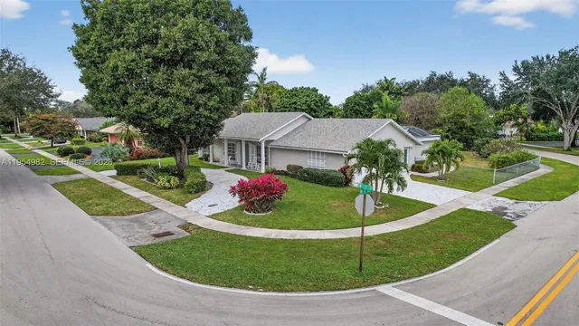 $929,000 | 7141 Southwest 7th Street, Plantation, FL 33317