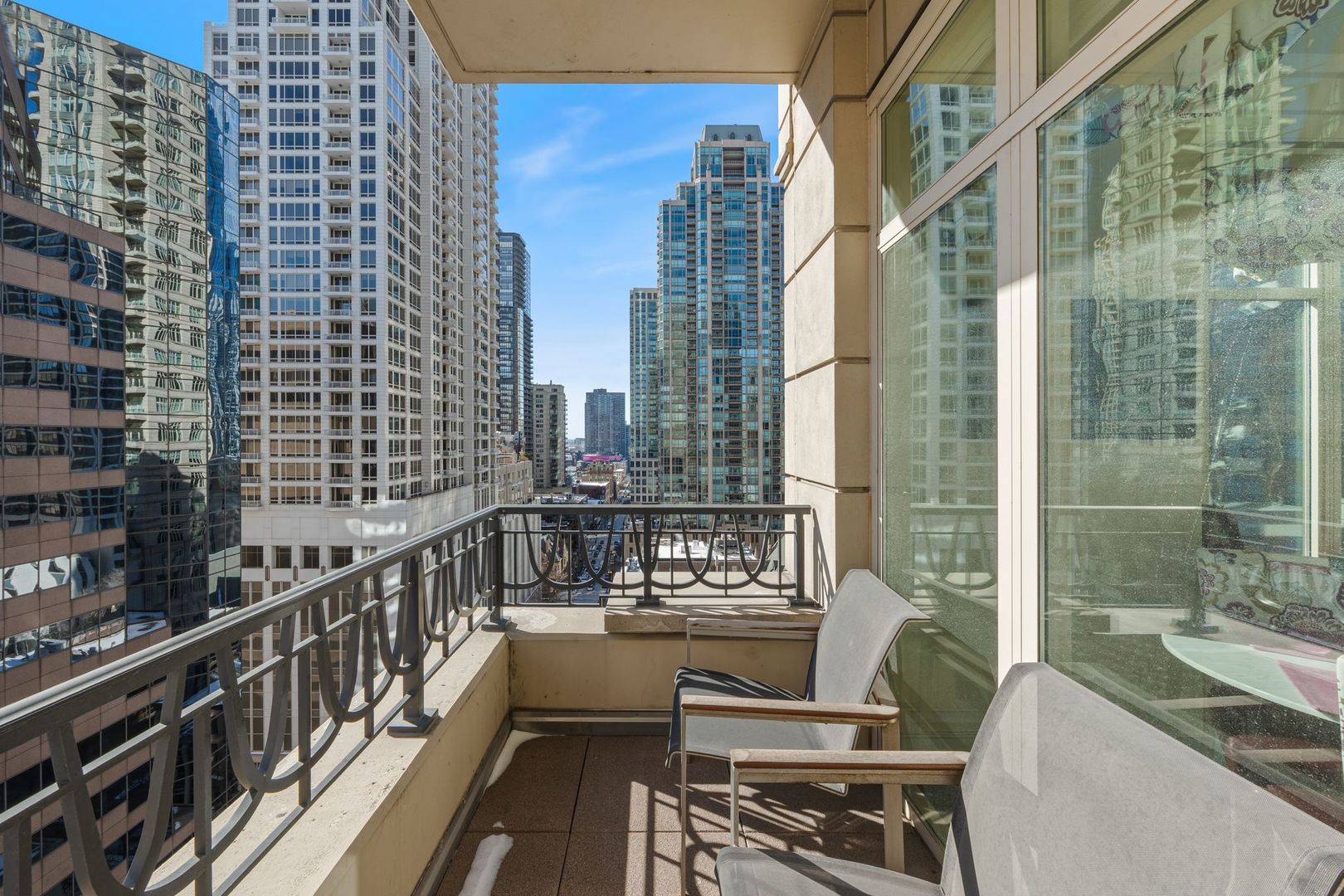 118 East Erie Street, Unit 18A Chicago, IL 60611 - Photo 19 of 40 a view of balcony with couch