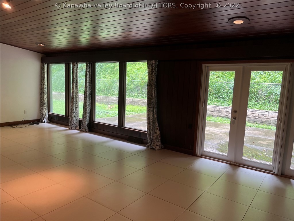 910 Chappell Road Charleston, WV 25304 - Photo 11 of 36 Gallery Image 11