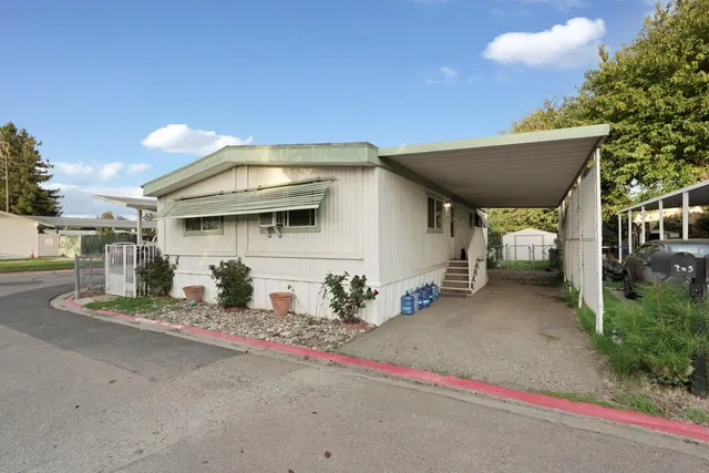 a view of a house with tub and garage