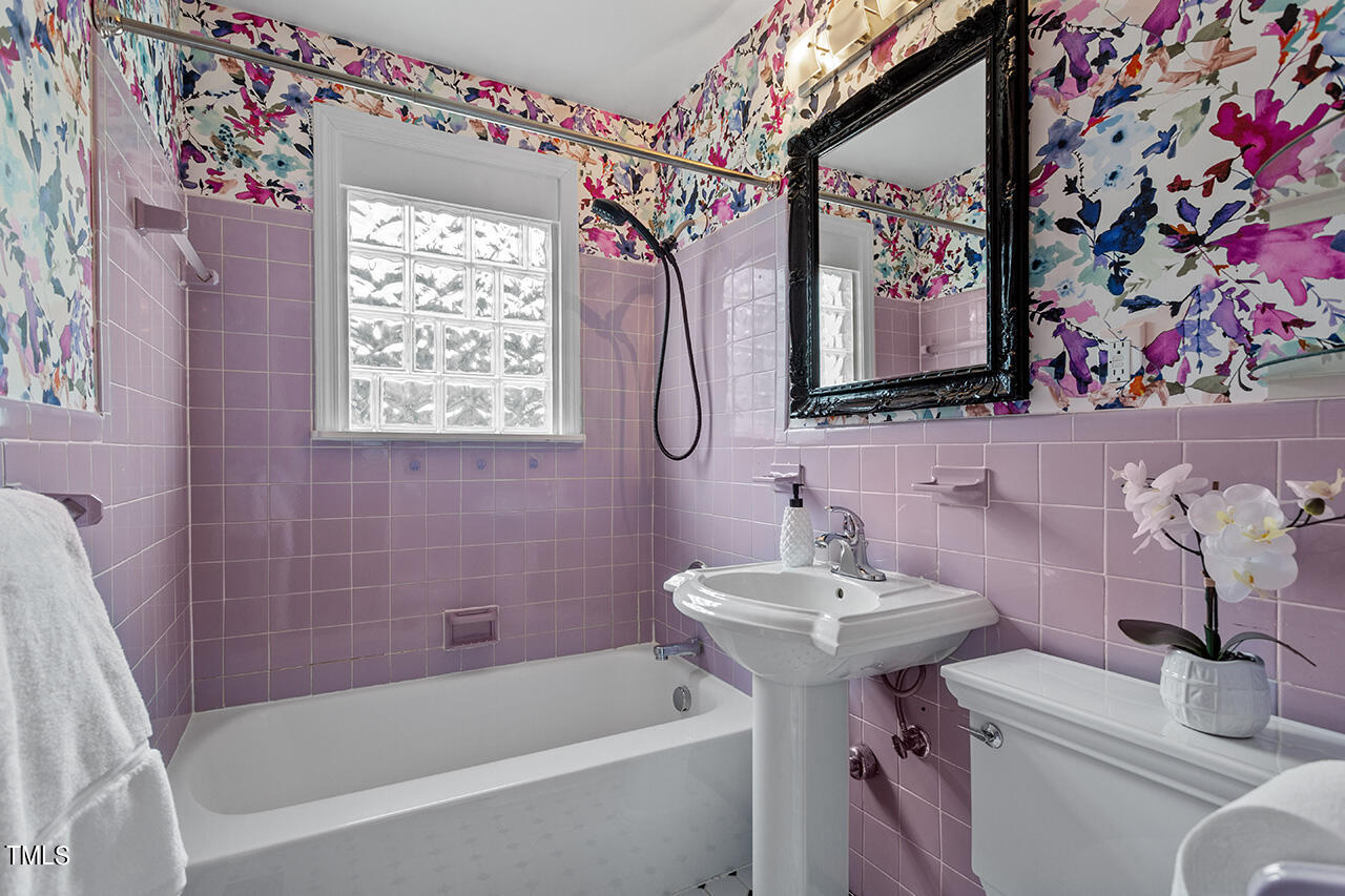 1607 Lorraine Road Raleigh, NC 27607 - Photo 23 of 37 a bathroom with a sink toilet and bathtub