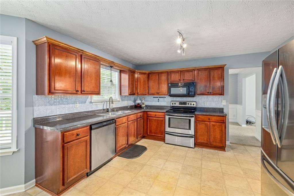 3286 High View Court Gainesville, GA 30506 - Photo 4 of 38