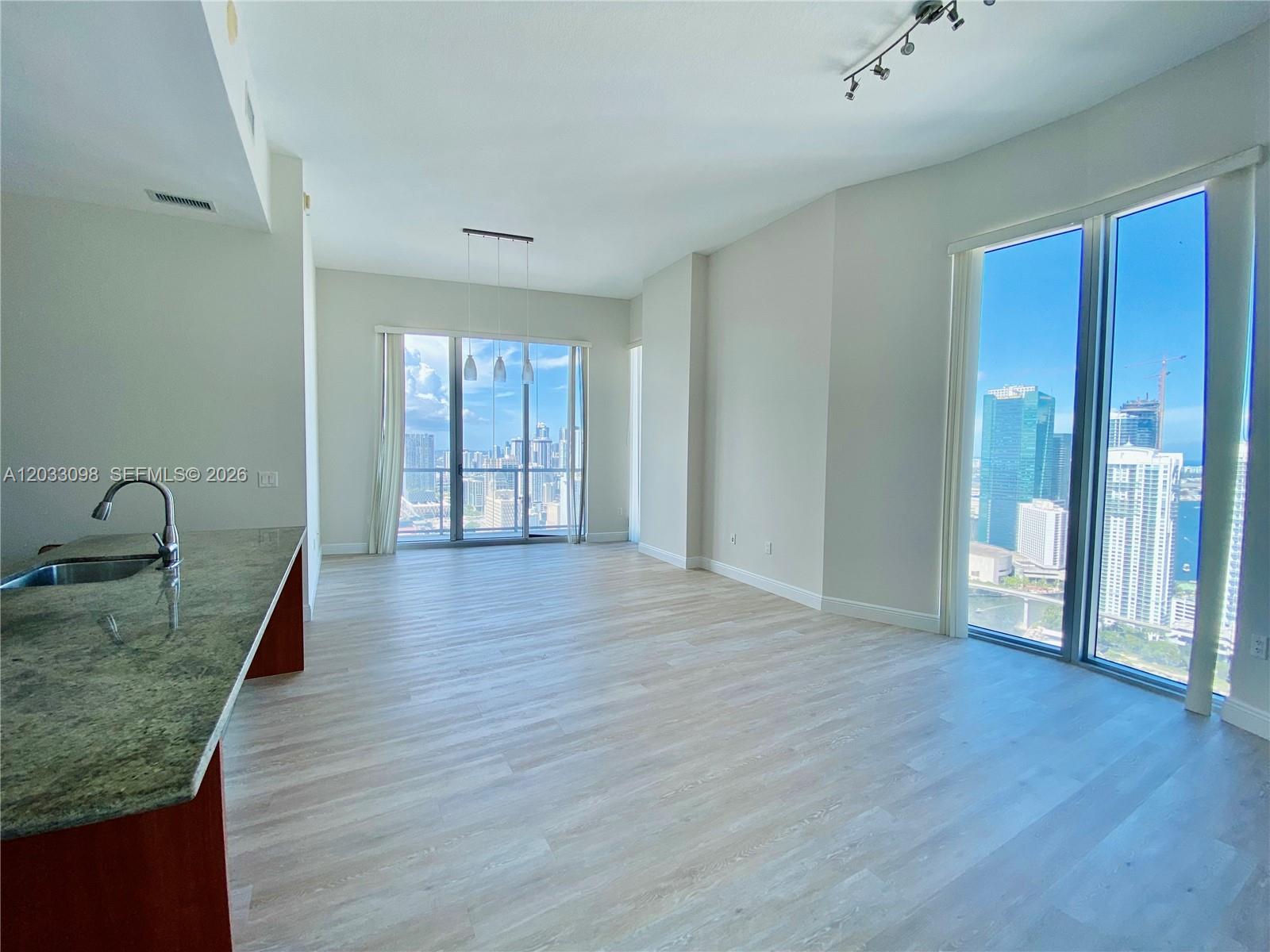 185 Southwest 7th Street, Unit 4311 Miami, FL 33130 - Photo 8 of 25