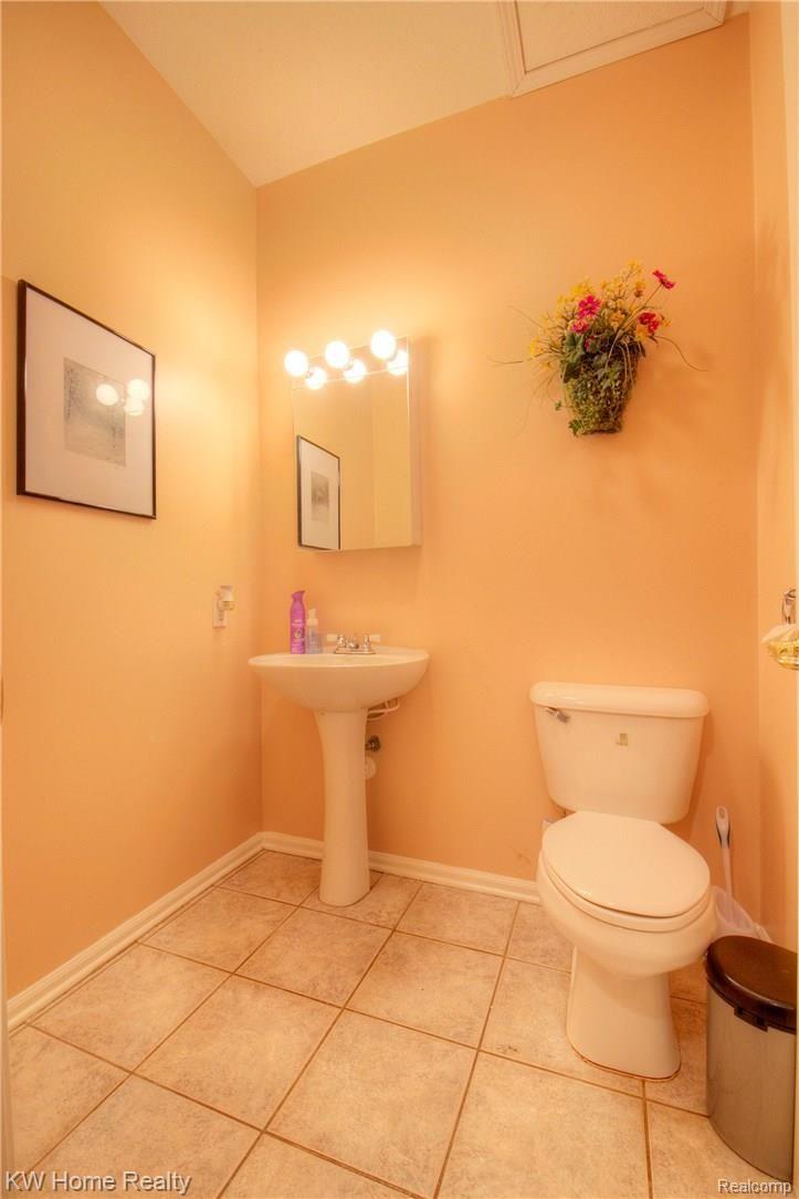 23903 Berg Road Southfield, MI 48033 - Photo 26 of 55 930A1150_1_2.jpg
