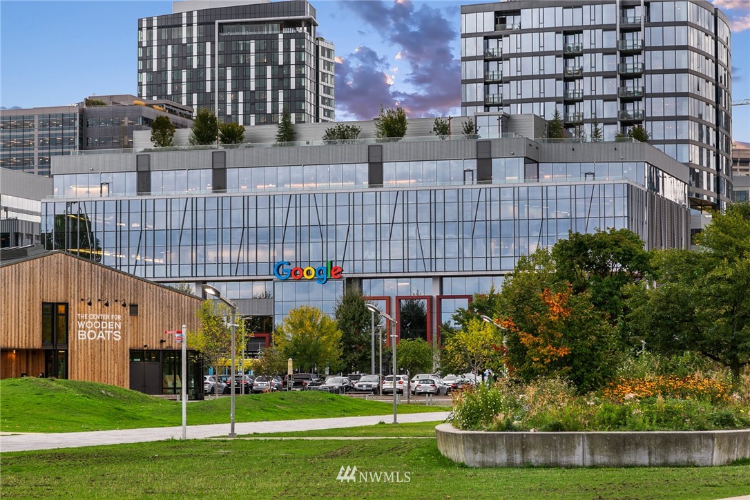 63 East Lynn Street Seattle, WA 98102 - Photo 16 of 20 a view of building with yard