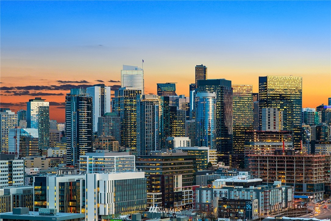 63 East Lynn Street Seattle, WA 98102 - Photo 7 of 20 a city skyline with tall buildings
