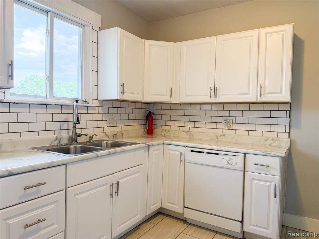 2710 Clements Street Detroit, MI 48238 - Photo 3 of 14