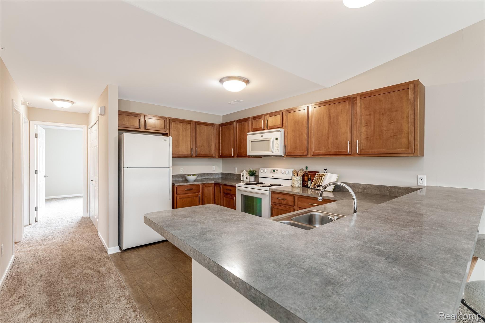 444 Hilton Road, Unit 112 Ferndale, MI 48220 - Photo 14 of 25 14.Kitchen