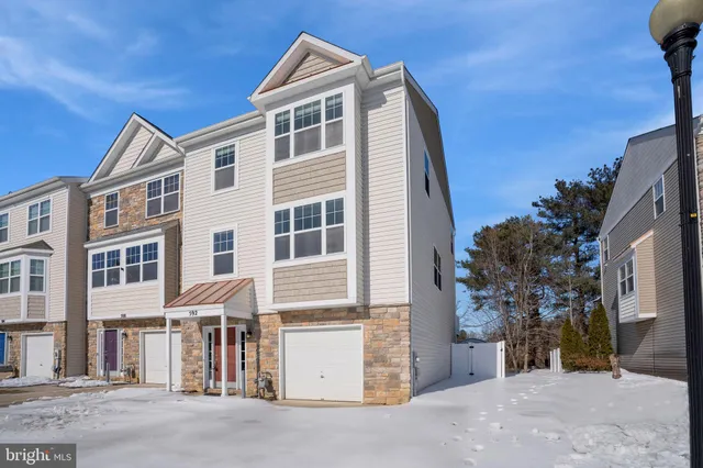 $2,800 | 592 Burr Oak Court, Prince Frederick, MD 20678