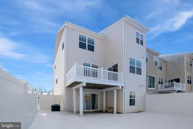 $2,800 | 592 Burr Oak Court, Prince Frederick, MD 20678