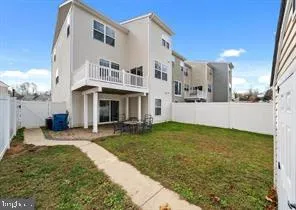 $2,800 | 592 Burr Oak Court, Prince Frederick, MD 20678