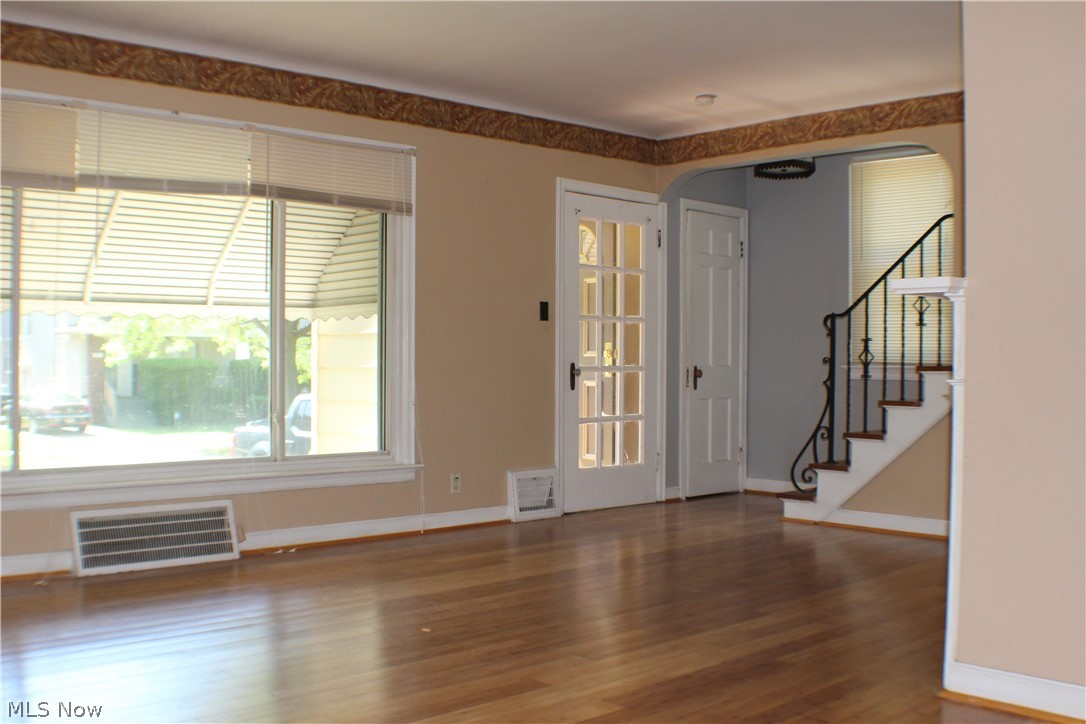 1079 Elbon Road Cleveland Heights, OH 44121 - Photo 3 of 29
