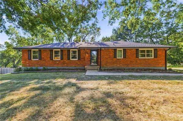 $375,000 | 6830 Northwest Cross Road, Parkville, MO 64152