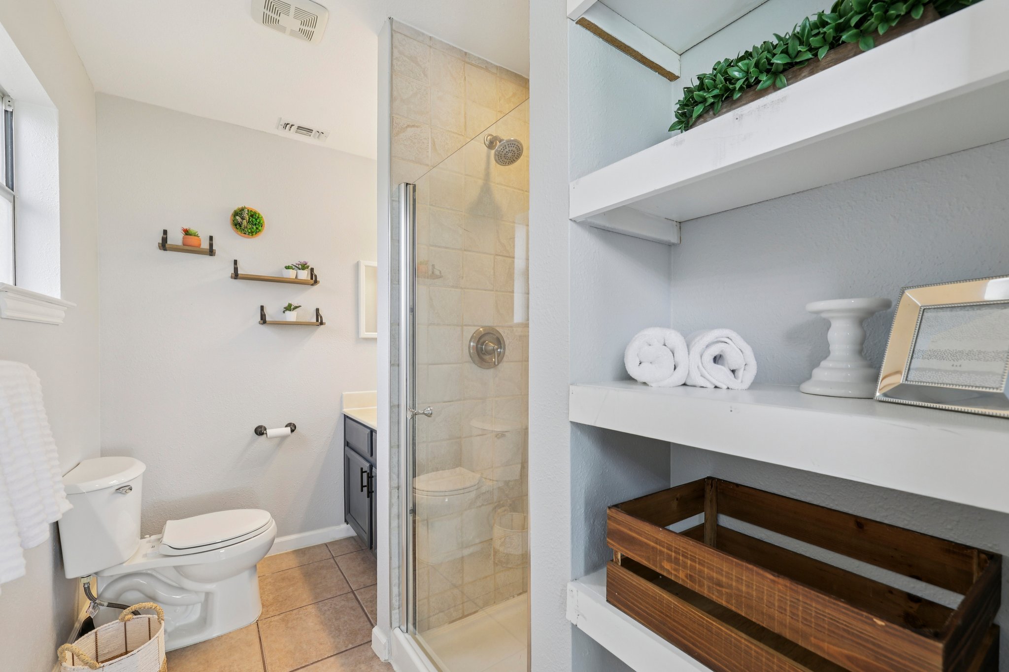 145 Oak Point Tow, TX 78672 - Photo 11 of 29 a bathroom with a toilet a sink and shower