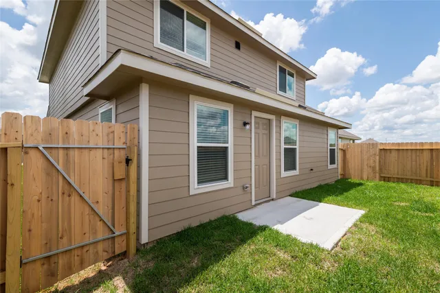 a view of a back yard of the house