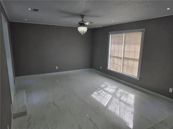 $2,500 | 469 Lynnmeade Road, Gretna, LA 70056