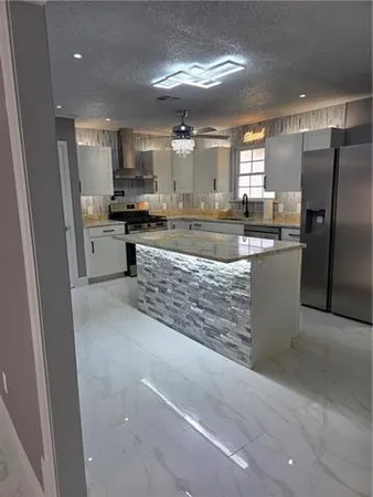 $2,500 | 469 Lynnmeade Road, Gretna, LA 70056