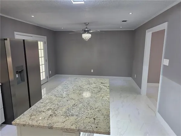 $2,500 | 469 Lynnmeade Road, Gretna, LA 70056