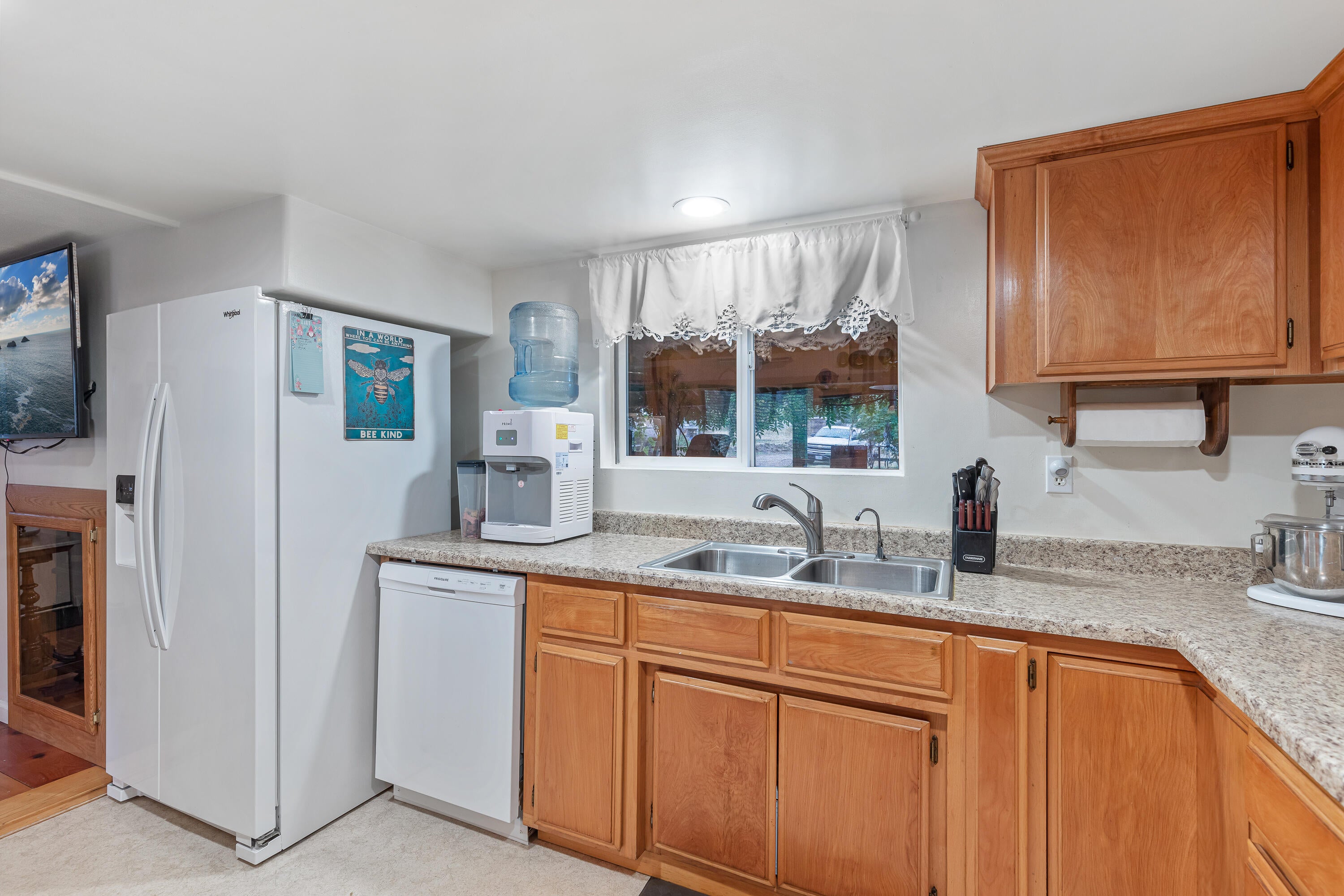 2975 Hammel Road Eagle Point, OR 97524 - Photo 13 of 42 Main kitchen